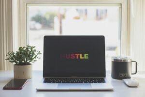 Read more about the article 40 Side Hustle Quotes to Inspire Your Entrepreneurial Journey