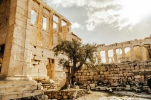 Read more about the article 100 Best Quotes by Greek Philosophers: True Wisdom for Modern Life