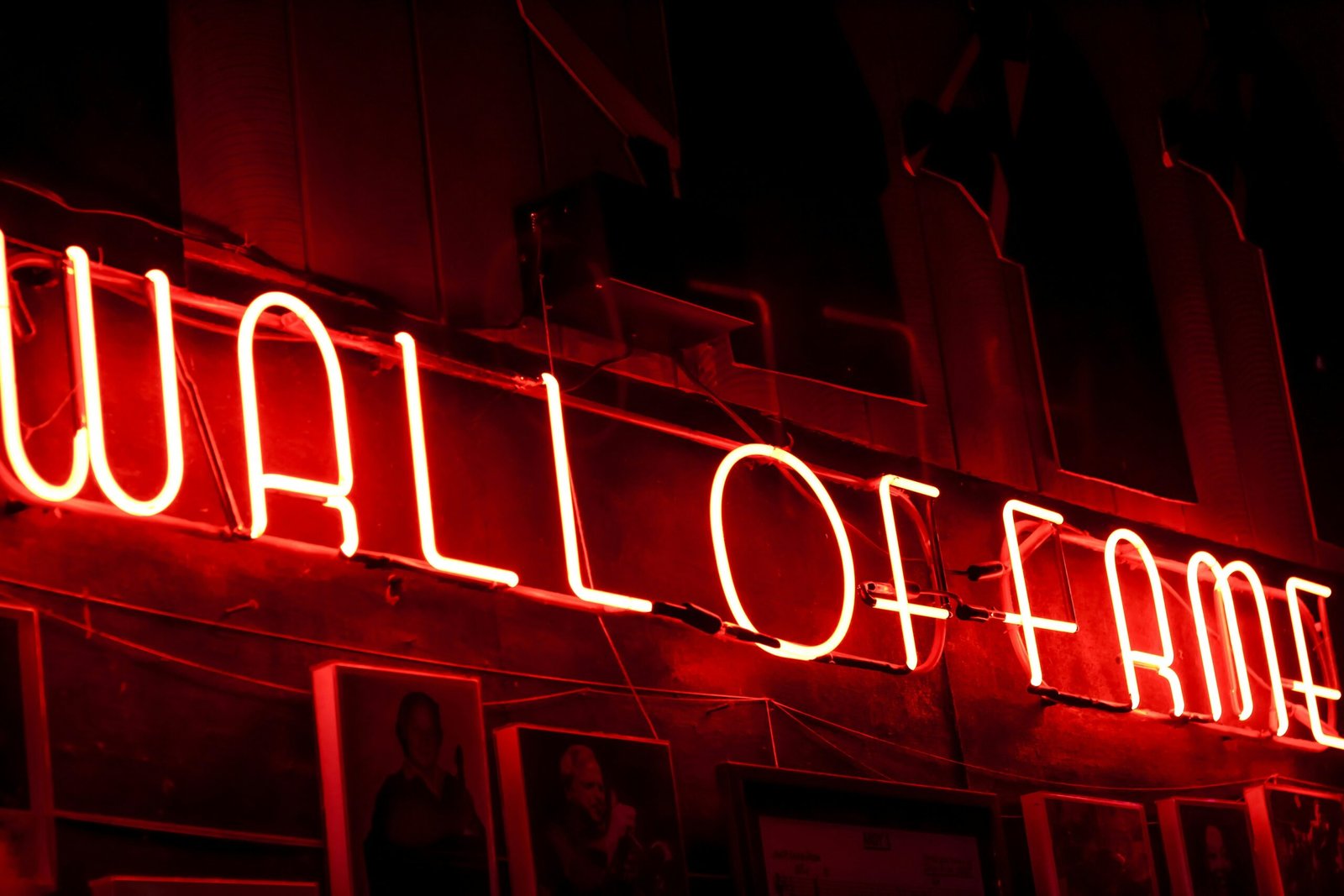 You are currently viewing 40 Fame Quotes: The Price and Power of Being Known
