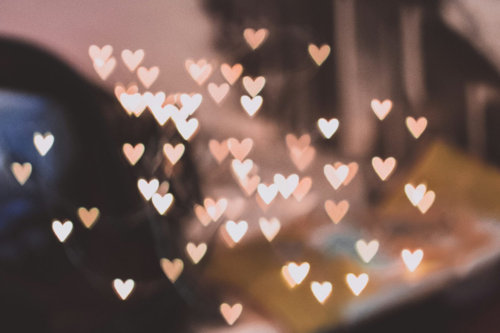 You are currently viewing 50 Love Quotes That Capture the Heart
