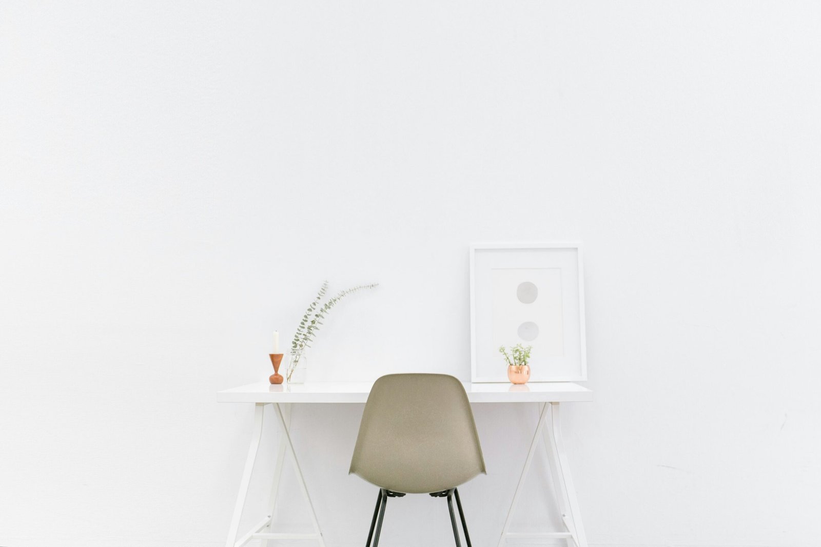 You are currently viewing 15+ Minimalism Quotes: Wisdom for a Simpler, More Intentional Life