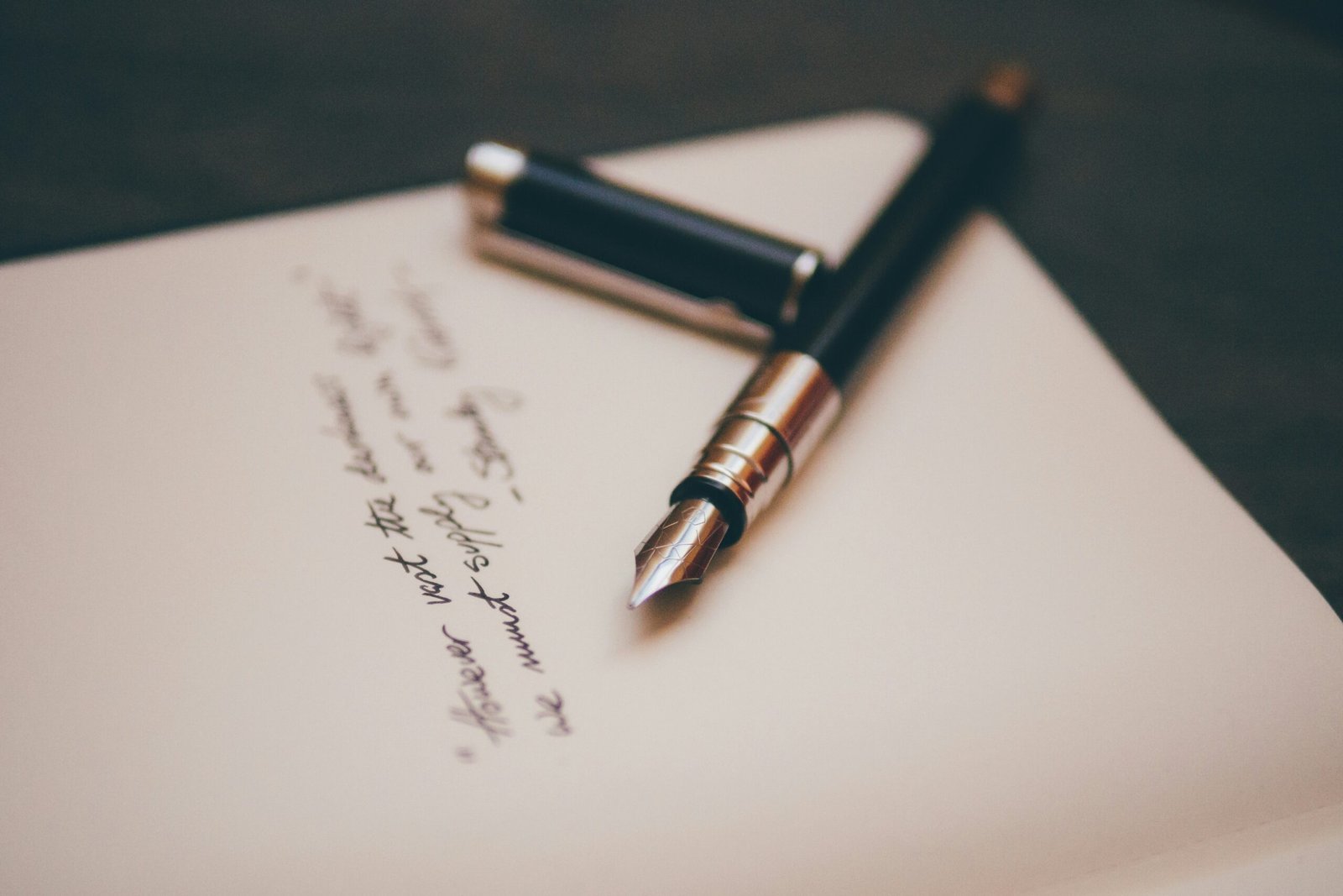 You are currently viewing 30+ Top Poetry Quotes: Celebrating the Art of Expression