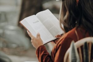Read more about the article 30+ Reading Quotes to Spark a Lifelong Love of Books