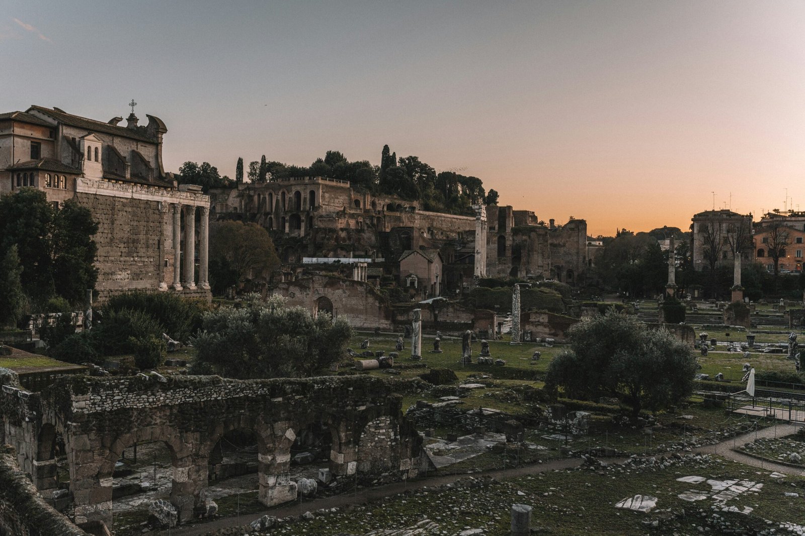 You are currently viewing 34 Roman Quotes: Wisdom from the Empire That Shaped the World