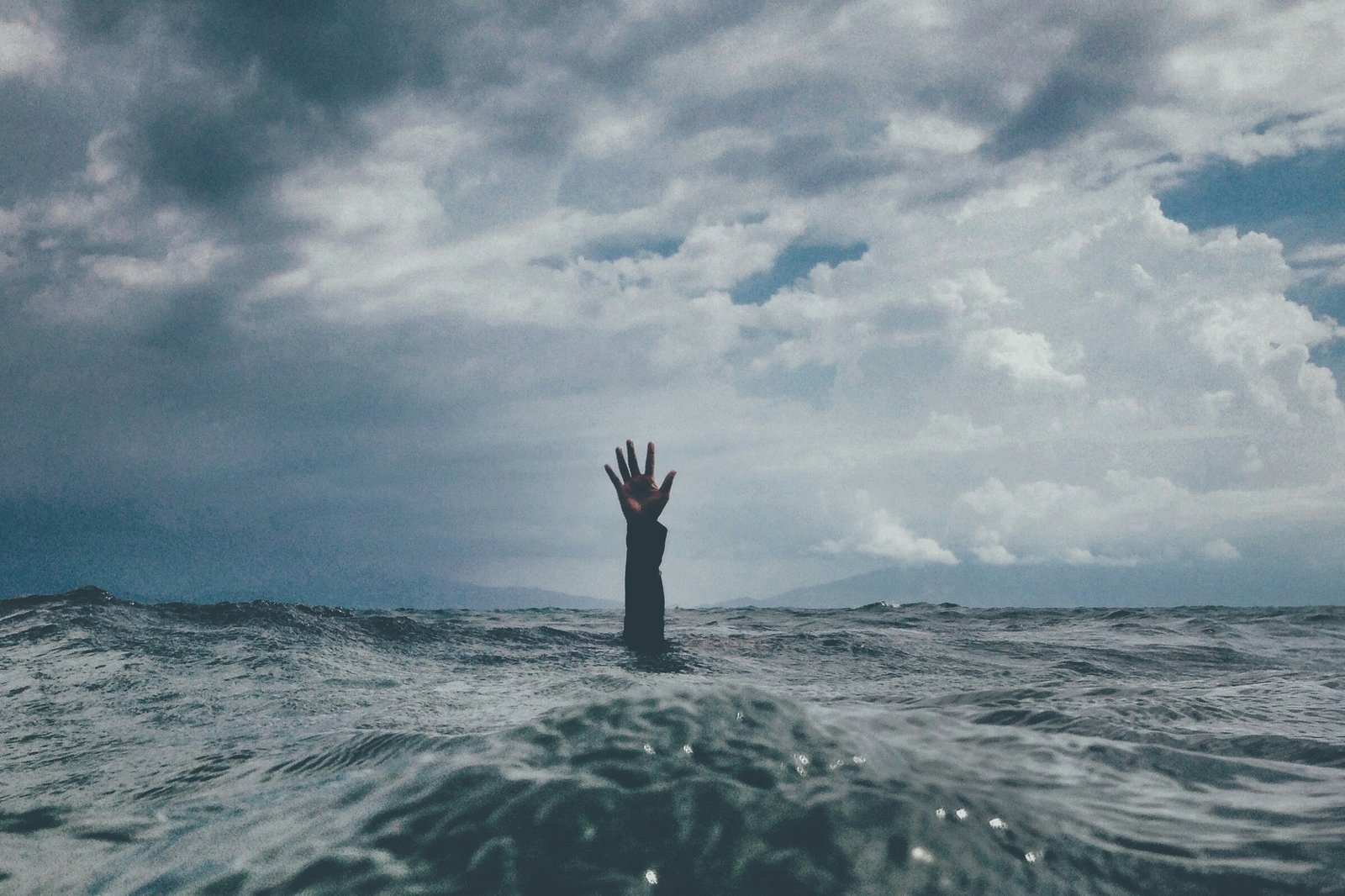 You are currently viewing 20 Amazing Stress Quotes: Finding Calm in the Chaos