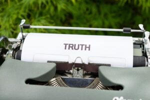 Read more about the article 35 Truth Quotes That Reveal the Power of Honesty