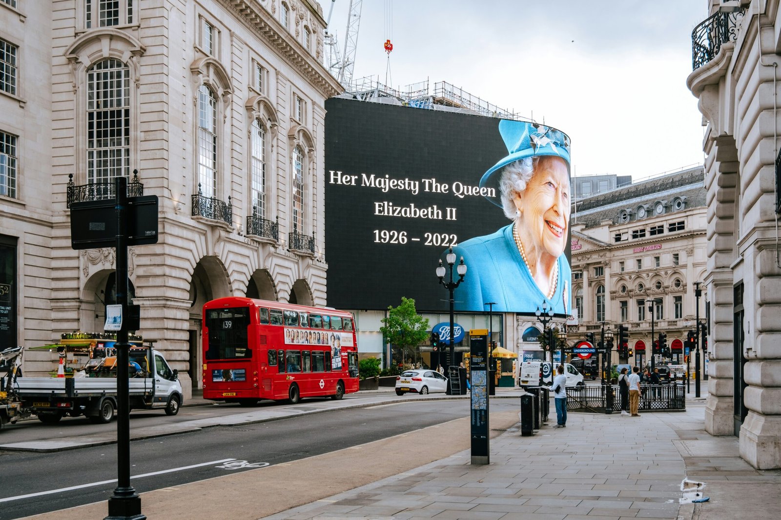You are currently viewing 30 Inspiring Quotes from Queen Elizabeth II