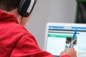 Read more about the article 80 Distance Learning Quotes to Motivate Students and Teachers